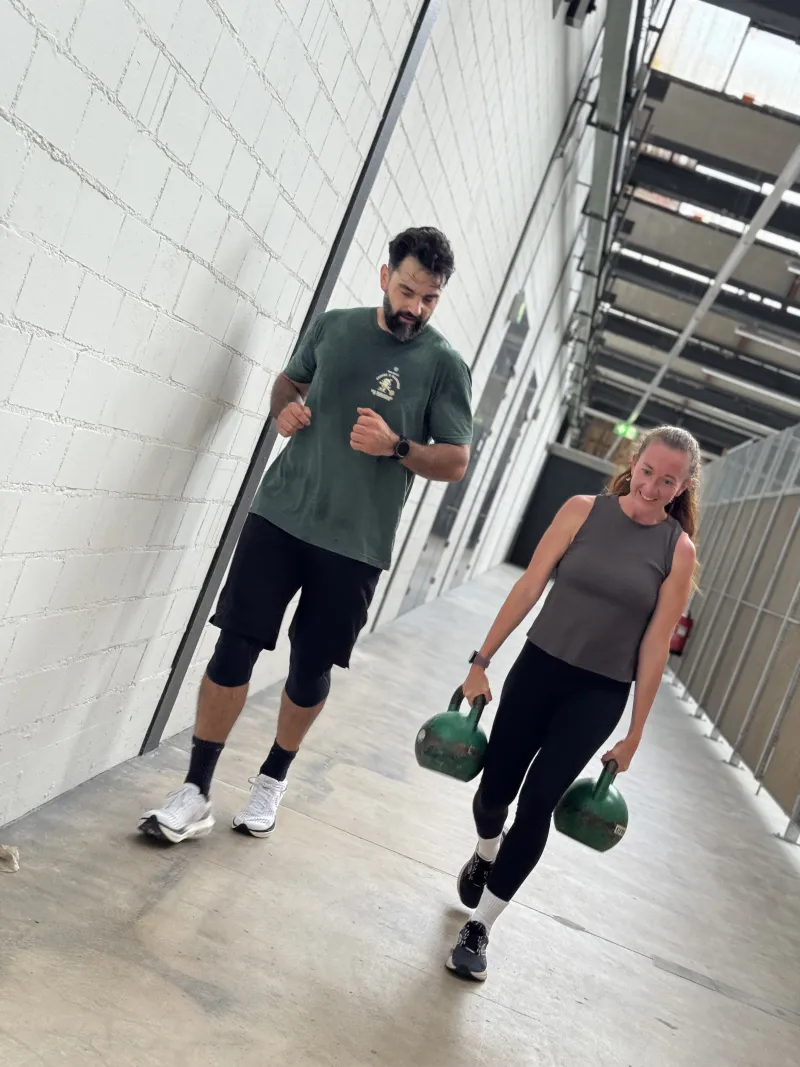 Entraînement HYROX farmers carry chez WE.FIT